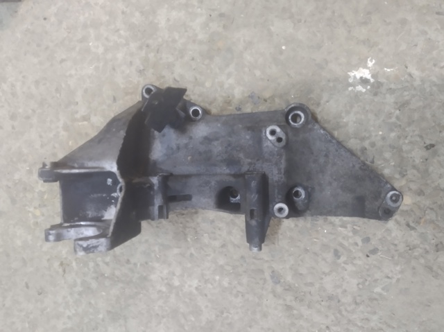 Кріплення генератора 8200183234 RENAULT