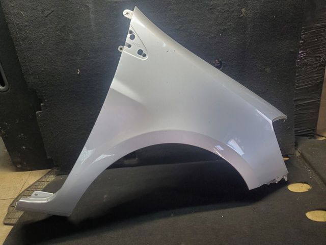 Переднє праве крило 8200256118 RENAULT
