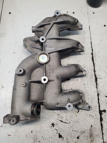 Колектор впускний 8200272607 RENAULT