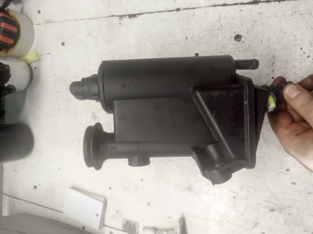 Горловина маслозаливна 8200279414 RENAULT