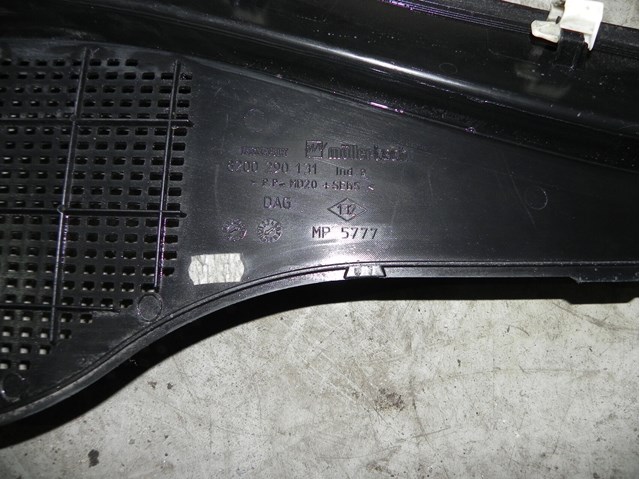 Водостік лобового скла, жабо 8200290131 RENAULT