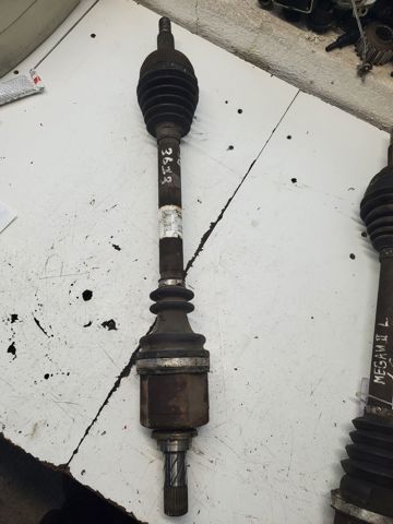 Піввісь передня ліва 8200330413 RENAULT