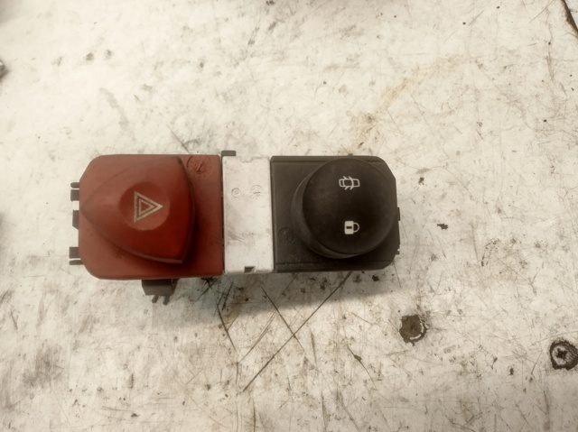 Кнопка аварійки 8200407415 RENAULT