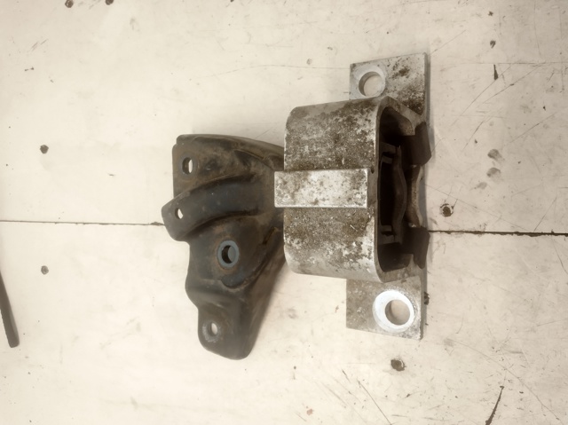 Права подушка мотора 8200420742 RENAULT