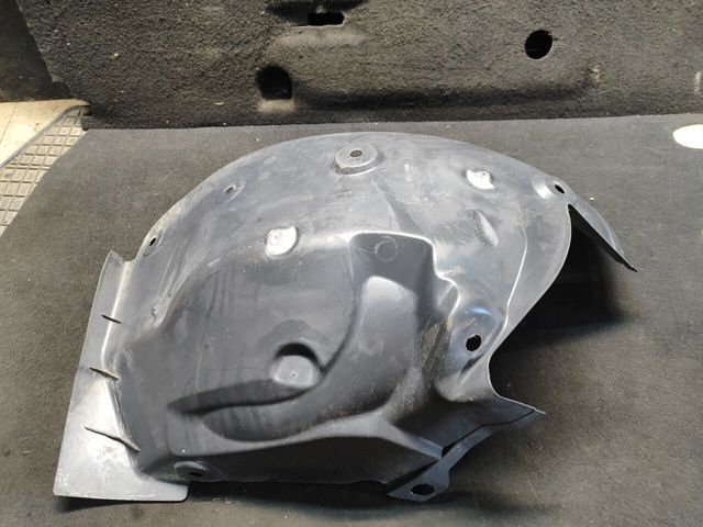 Підкрилок переднього крила, лівий задній 8200436709 RENAULT