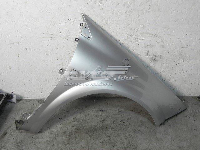 Переднє праве крило 8200495406 RENAULT