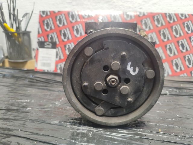 Насос кондиціонера 8200600135 RENAULT