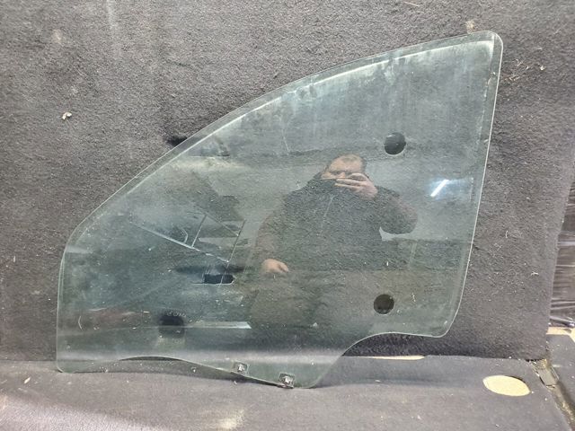 Скло передніх дверей, лівою 8200733023 RENAULT