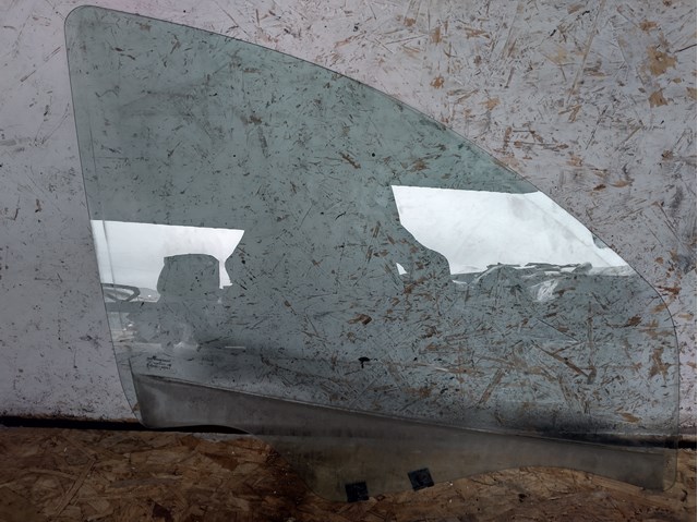 Скло пасажирських дверей 8200733026 RENAULT