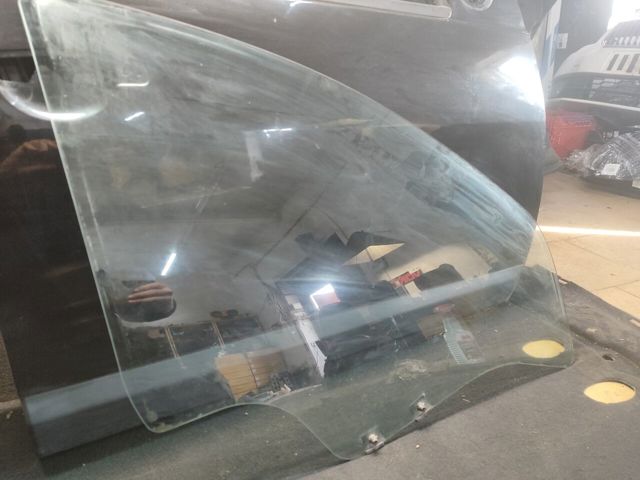 Скло пасажирських дверей 8200733026 RENAULT