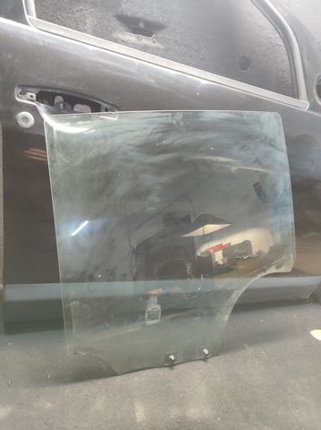 Скло заднє ліве 8200733041 RENAULT