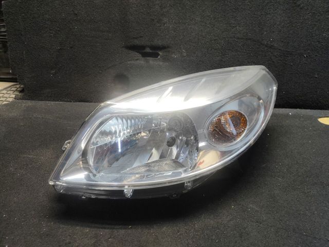 Блок фара ліва 8200733878 RENAULT