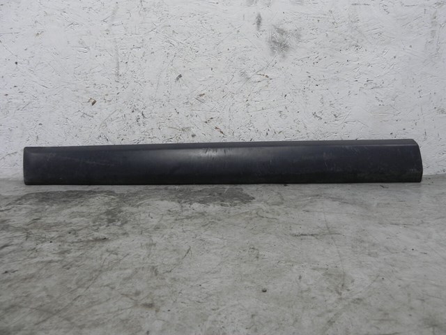 Накладка передніх дверей 8200735137 RENAULT