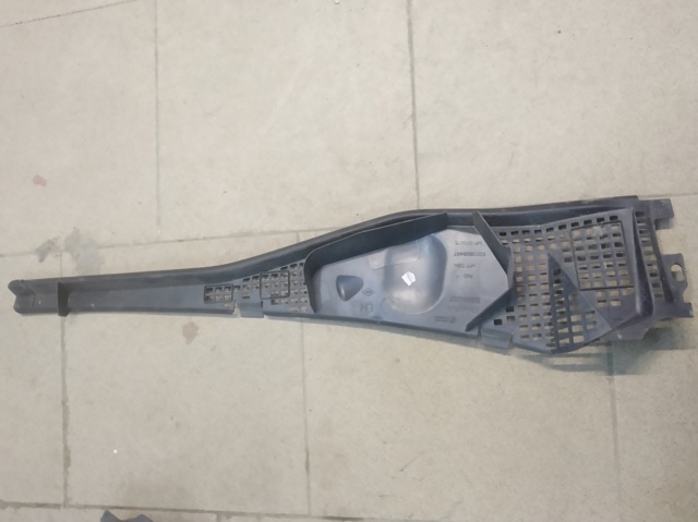 Решітка склоочисників, ліва 8200825457 RENAULT