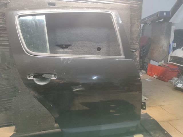 Двері задні в зборі 821008795R RENAULT