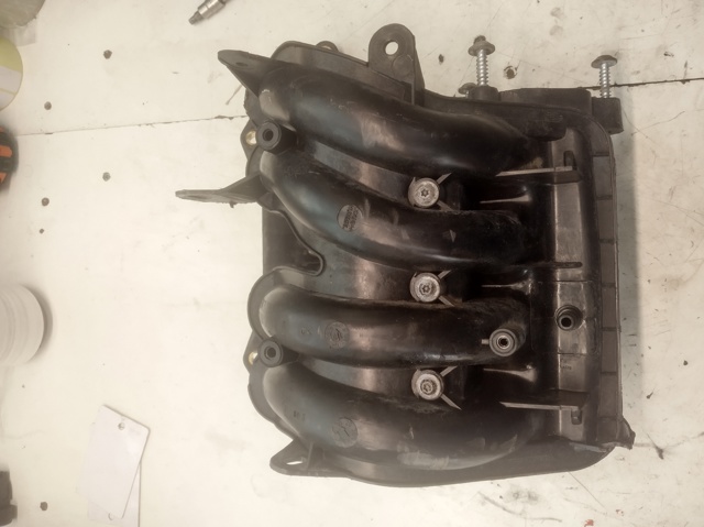 Колектор впускний 9638425180 PEUGEOT