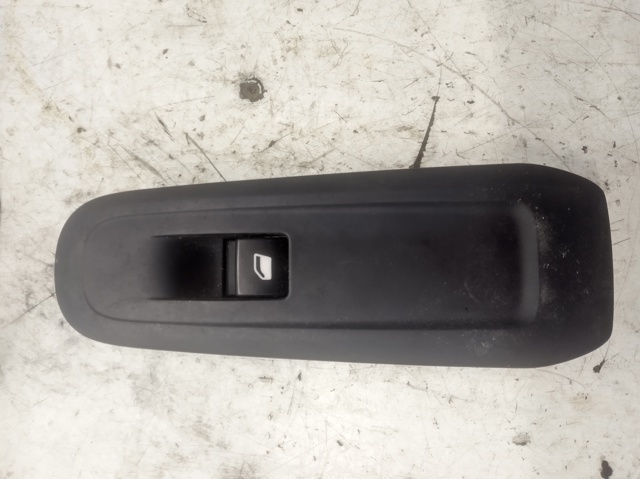 Кнопки заднього правого склопід'ємника 96762292ZD PEUGEOT
