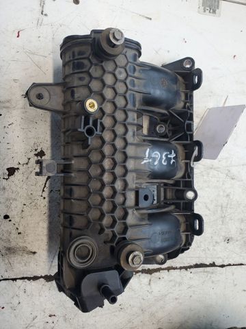 Колектор впускний 9802101480 PEUGEOT