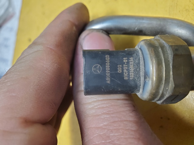 Датчик тиску масла A0009050603 MERCEDES