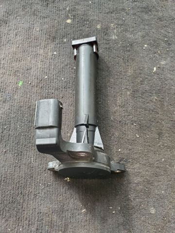Датчик тиску масла двигуна A0061533028 MERCEDES