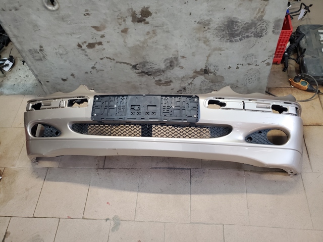 Буфер (бампер) передній A2038850025 MERCEDES