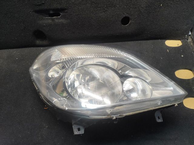 Фара передня права A9068200261 MERCEDES