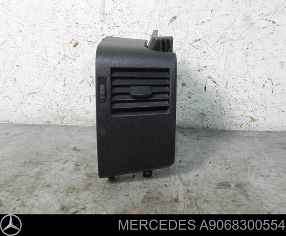 Решітка повітроводу права A9068300554 MERCEDES
