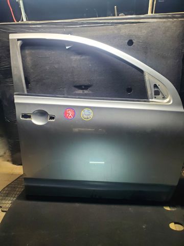 Пасажирські передні двері H0100JD0M0 NISSAN
