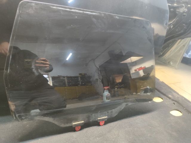 Скло заднє праве MR487180 MITSUBISHI