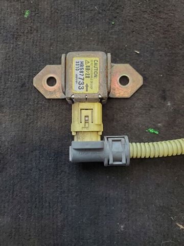 Датчик Ейрбег передній MR587733 MITSUBISHI