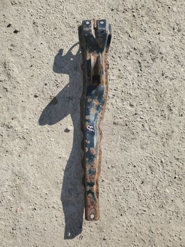 Балка кріплення двигуна MR589557 MITSUBISHI