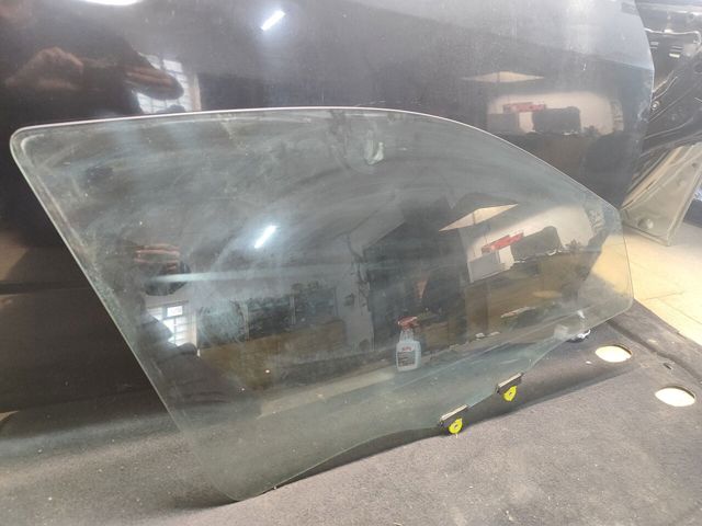 Скло передніх дверей, правих MR978106 MITSUBISHI