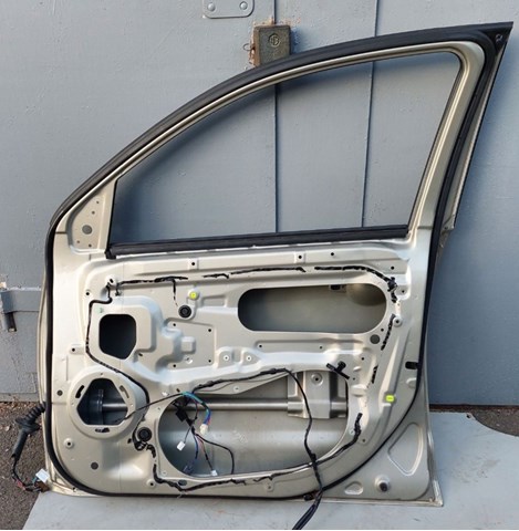 Пасажирські передні двері 5700A278 MITSUBISHI