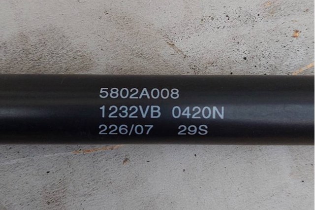 Амортизатор двері задньої 5802A008 MITSUBISHI