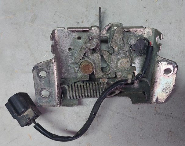 Замок кришки капота 5908A106 MITSUBISHI