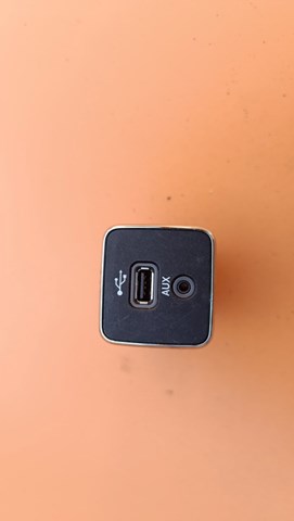 USB-розгалужувач 5XG28DX9AC CHRYSLER