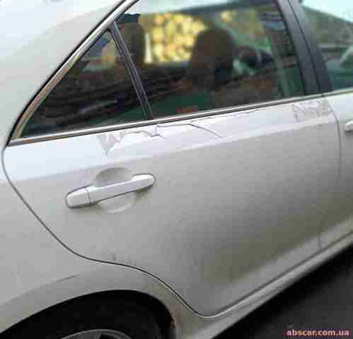 Скло задніх дверей, правих 6810306170 TOYOTA