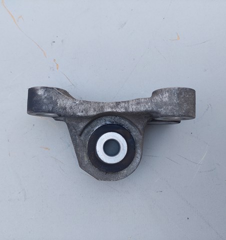 Кронштейн подушки (опори) двигуна, задньої 68363996AA CHRYSLER