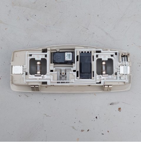 Плафони внутрішнього освітлення 8401A009ZZ MITSUBISHI