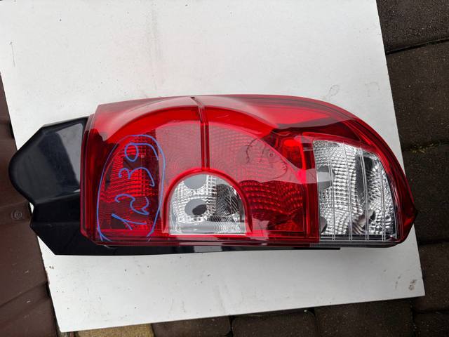Задні ліхтарі 8330A480 MITSUBISHI