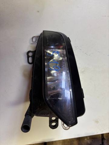 Туманка права 8V0941700C VAG
