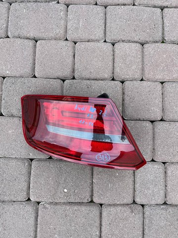 Задній лівий зовнішній ліхтар 8V4945095C VAG