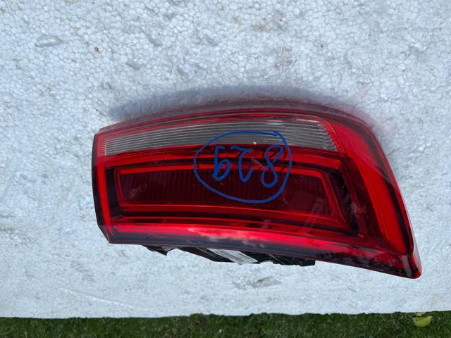 Задній лівий зовнішній ліхтар 8V5945069 VAG