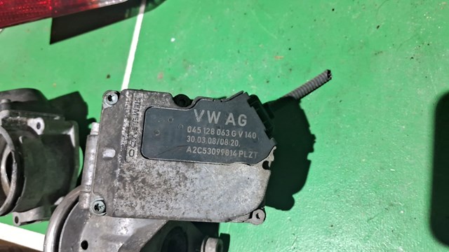 Дросільна заслінка в зборі 045128063G VAG