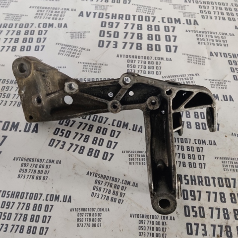 Кронштейн передньої балки 1K0199296E VAG