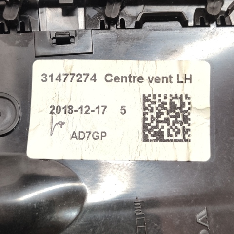 Решітка вентиляції салону на "торпедо", ліва 31477274 VOLVO