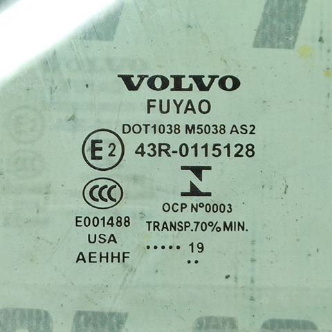 Скло передніх дверей, правих 32368754 VOLVO