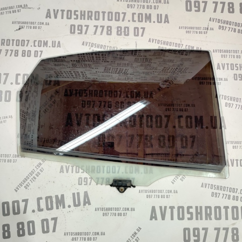 Скло задньої двері правої 834212H010 HYUNDAI