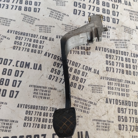 Педаль щеплення 8D1721316F VAG