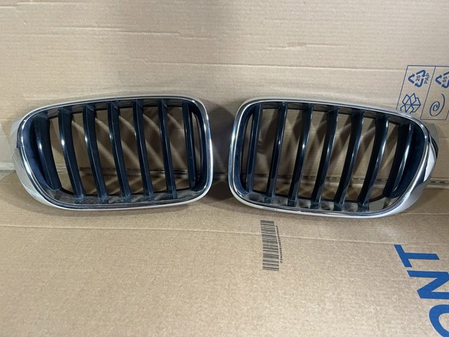 Решітка радіатора права 51117338572 BMW